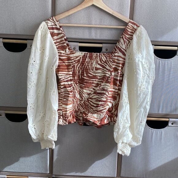 Love the label smocked puff sleeve - Picture 6 of 6